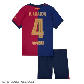 Barcelona Ronald Araujo #4 Replika babykläder Hemmaställ Barn 2024-25 Kortärmad (+ korta byxor)